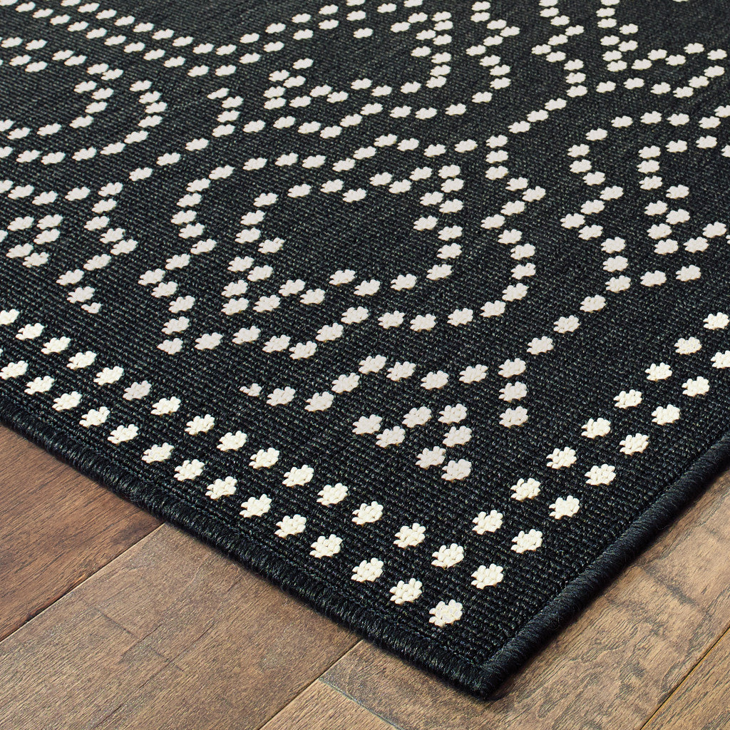 Black & Ivory Stain Resistant Indoor/Outdoor Rug 8x11ft