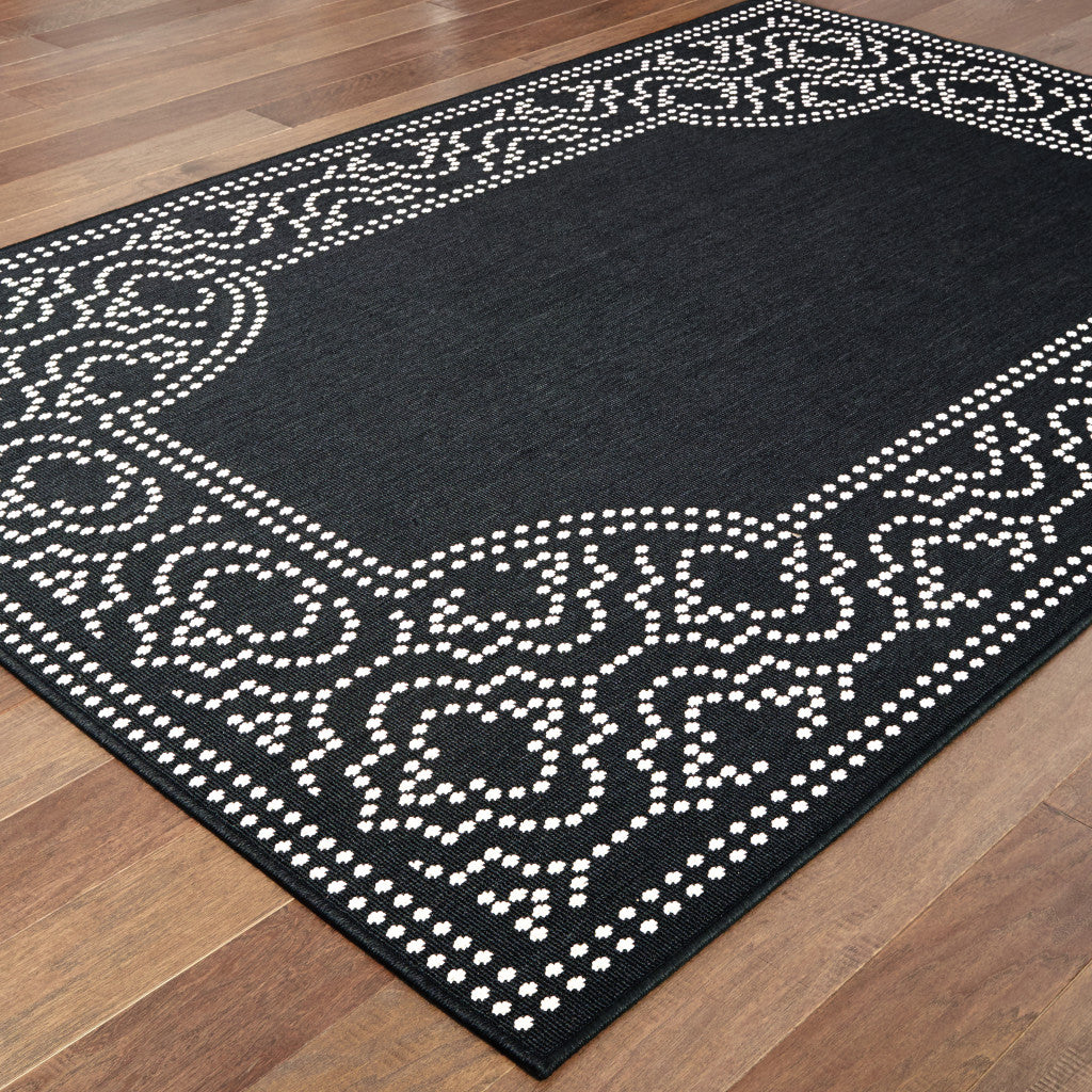 Black & Ivory Stain Resistant Indoor/Outdoor Rug 8x11ft