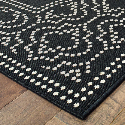 Black & Ivory Stain Resistant Indoor/Outdoor Rug 8x11ft