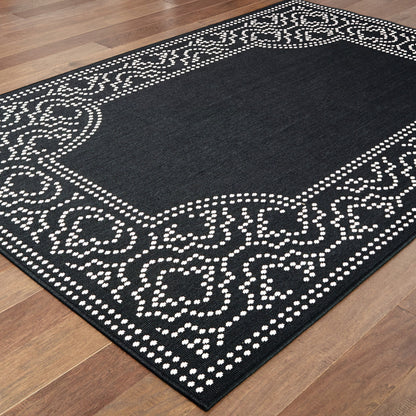 Black & Ivory Stain Resistant Indoor/Outdoor Rug 8x11ft